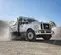 Camion-benne Ford blanc