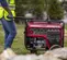 Génératrice portative HONDA rouge et gris de 6 500 à 6 900 W, essence