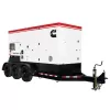Génératrice remorquable CUMMINS blanche, noire et rouge, 250 à 279 kW, diesel de niveau 4