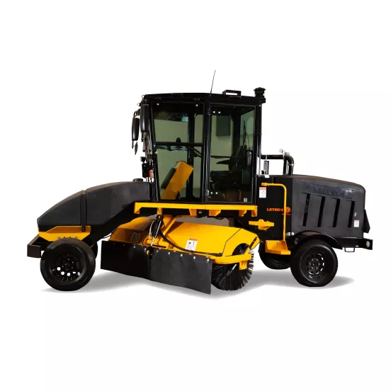 Balayeuse à siège LAYMOR noire et jaune, 2,4 m, cabine sous pression, diesel
