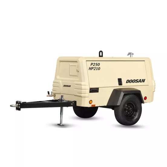Compresseur à air remorquable DOOSAN beige, 7,1 à 9,8 m³/min, diesel