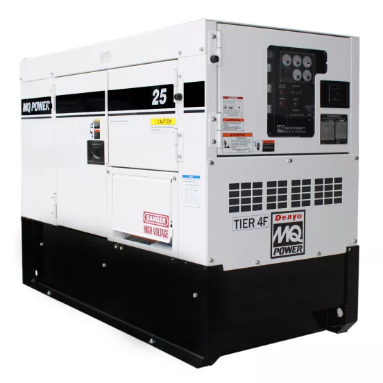 Génératrice remorquable de 16 à 25 kW MULTIQUIP blanche et noire, diesel de niveau 4