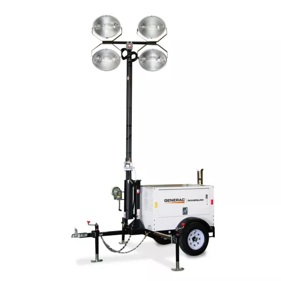 White and black GENERAC Towable Light Tower with 6kW Generator, 4,200W, 30 ft. Mât vertical, diesel