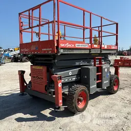 Plateforme élévatrice tout-terrain Skyjack SJ8841RT 2017
