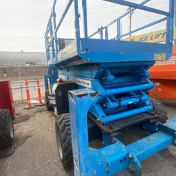 Plateforme élévatrice tout-terrain Genie GS-4390 RT 2017