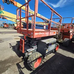 Plateforme élévatrice tout-terrain Skyjack SJ6832RT 2017