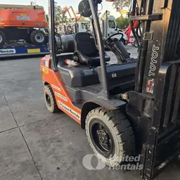 Chariot élévateur d’entrepôt Toyota 8FGU30 2019