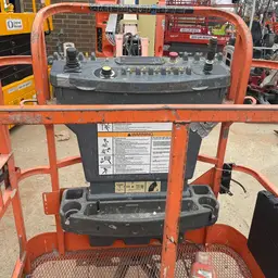 Nacelle élévatrice articulée JLG E300AJP 2013
