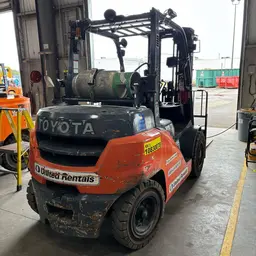 Chariot élévateur d’entrepôt Toyota 8FG35U 2018